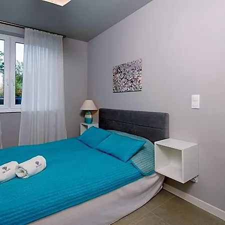 Sanibel לינה וארוחת בוקר בובולין